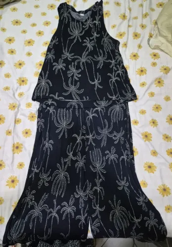 Conjunto blusa e calça pantacourt renner gg preto estampado