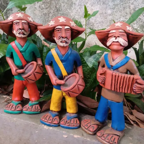 Bonecos do forró