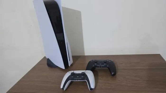 Console Playstation 5 Sony, SSD 825GB, 2 Controles sem fio DualSense, Com Mídia Física,
