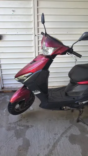 Bull Spirit 50cc com baú e 2 capacetes