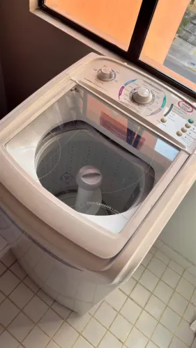 Máquina de Lavar 8kg | Electrolux (defeito na transmissão)