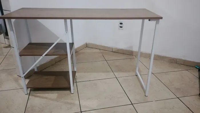 Escrivaninha Aço e MDF