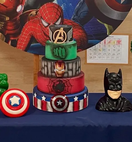 BOLO FAKE DOS VINGADORES