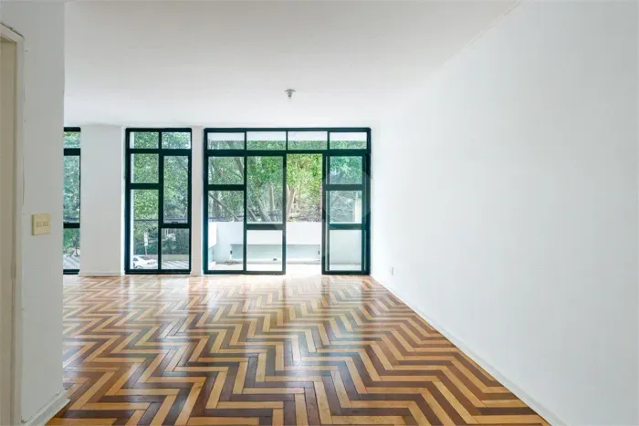 APARTAMENTO A VENDA AO LADO DO CLUBE PINHEIROS COM VISTA PARA COPA DAS ARVORES