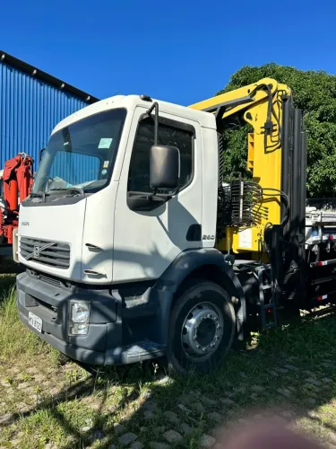 VOLVO VM260 ANO 2011 6X2 COM GUINDAUTO MADAL 43TONELADAS