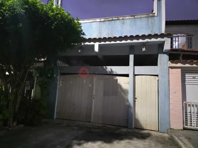 Casa em Condomínio : Triplex / Residencial / Irajá