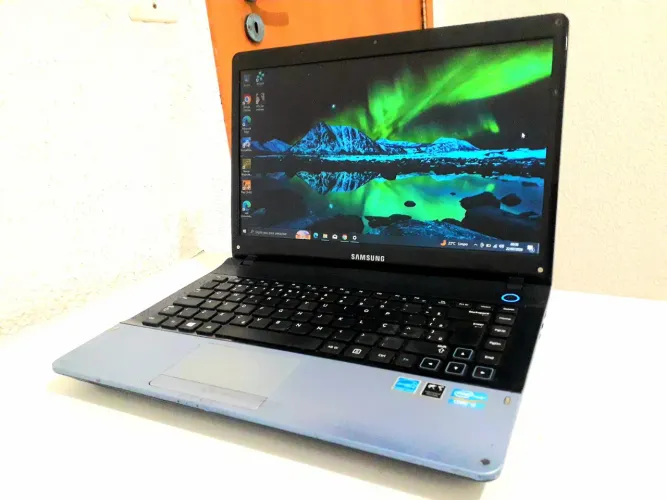 Notebook Samsung Core i5 3210M 2.50GHz ,4GB RAM, HD 500GB, Tela 14, Windows + Carregador