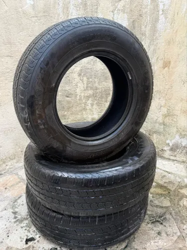 Pneus 234/70/16  em ótimo estado para rodar muito!!!