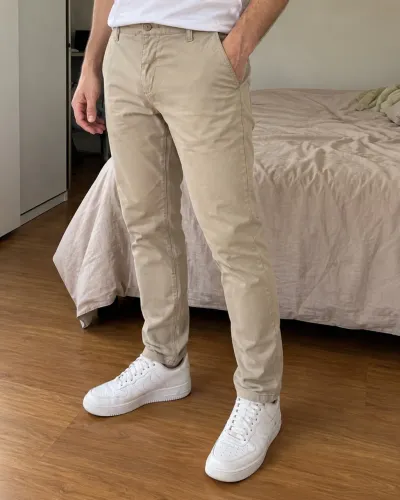 Calça slim fit bege