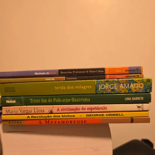 Kit com 7 livros em ótimo estado de conservação