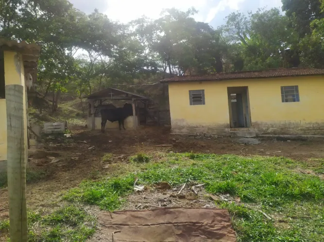 Vendo chácara em esmeraldas.