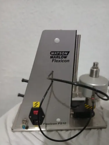 Máquina de tampagem ou fechamento crimpagem Flexicon FS10