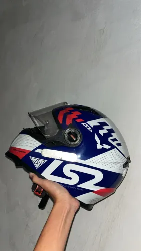 Ls2 seminovo, em ótimo estado.