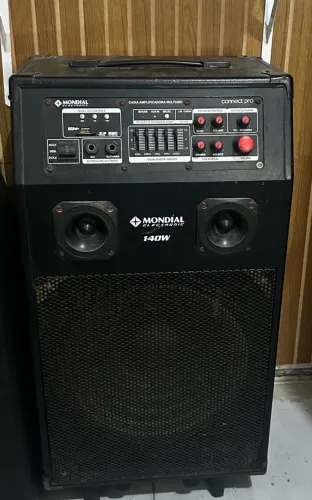 Caixa de som amplificada