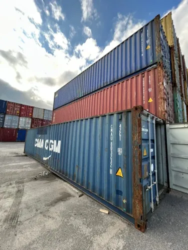 Container bom e disponível
