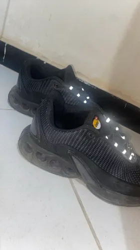 Tênis airmax dn preto com detalhe refletivo no cadarço, importado primeira linha