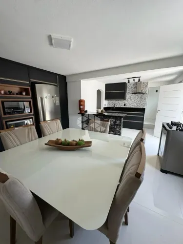 casa Ampla com 5 Dormitórios e Espaço Gourmet Completo na Coloninha - Florianópolis