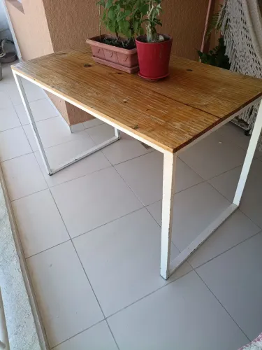 Mesa Metalon e tampo pinus