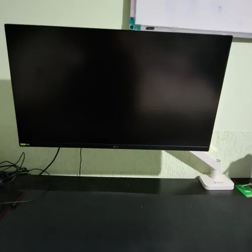 Monitor Gamer LG UltraGear 27", FHD, 180Hz, 1ms, IPS, DP e HDMI + BRAÇO ARTICULADO BRANCO
