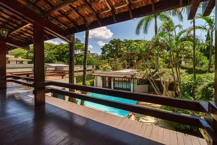Casa para venda em Alto de Pinheiros com 4 quartos, sendo 2 suítes, 558m²