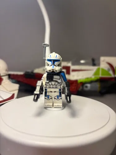 Minifigura capitão rex