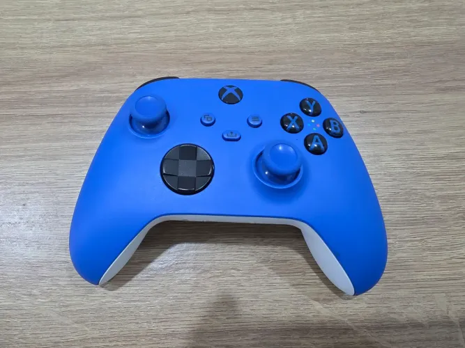 Controle Xbox Series e One Azul em ótimo estado praticamente novo