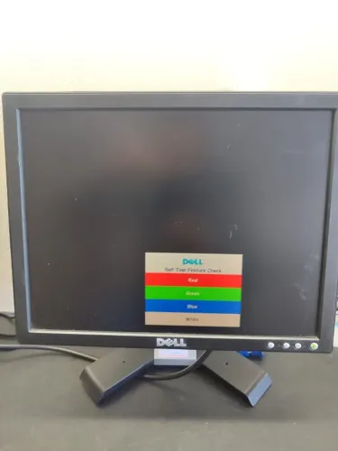 Monitor Dell 15" funcionado. Com cabos