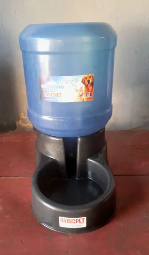 Bebedouro automático BrinqPet com galão de 10L