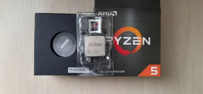 Processador Amd Ryzen 5 5600g Com Vídeo Integrado E Cooler (Usado)