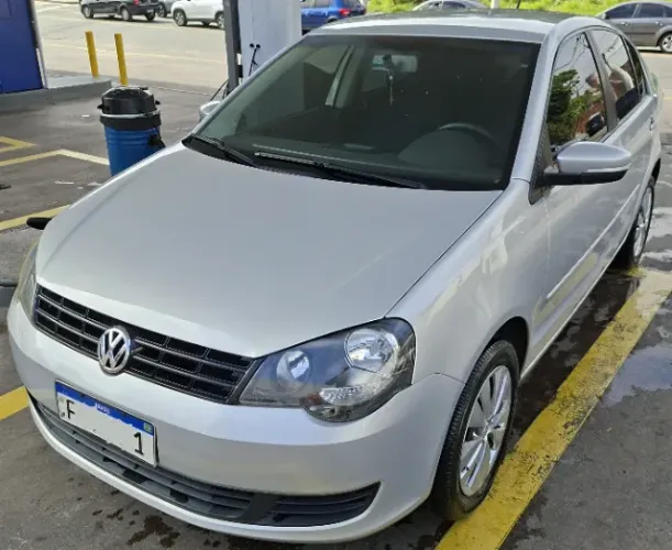 Volkswagen Polo Sedan 1.6 MI Total Flex 8V 4P 2014