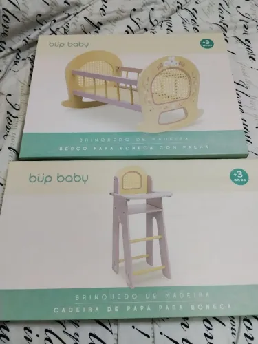 Berço para boneca de madeira e cadeira de papa de maneira 