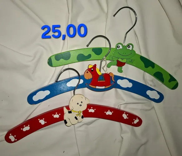 3 cabides infantil