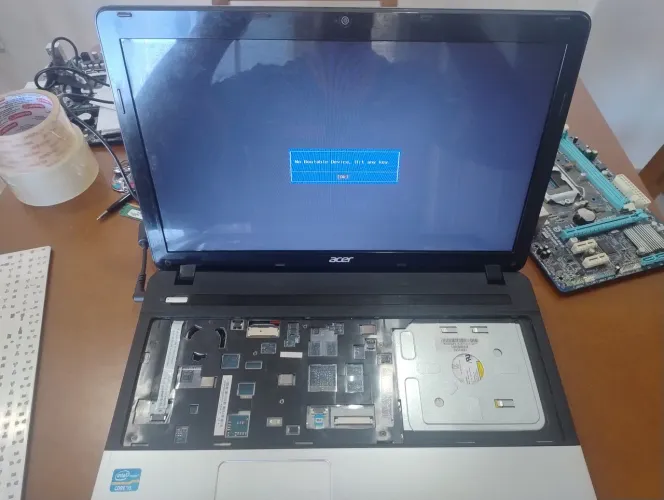 Notebook Acer Aspire E1-571-6824. Carcaça. Tela e mouse funcionando perfeitamente