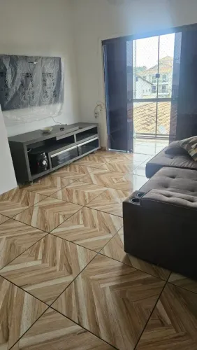 Alugo apartamento mobiliado com três quartos