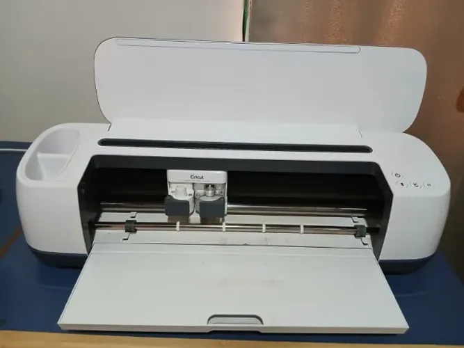 Ploter cricut maker 