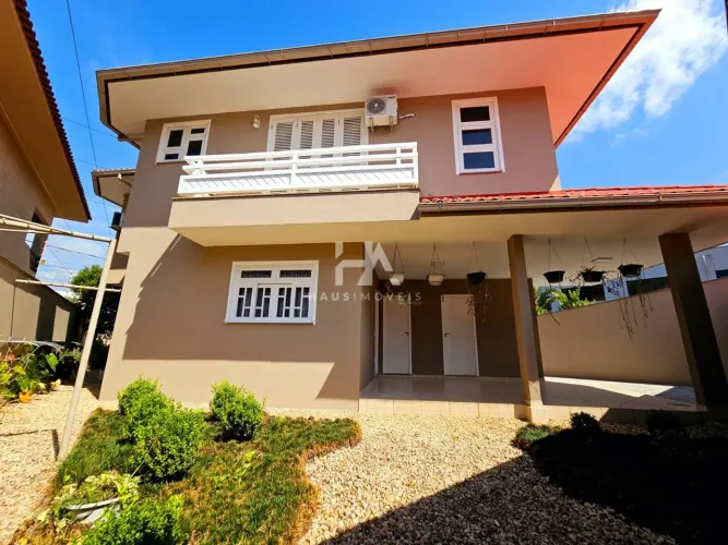 Casa residencial para locação no bairro Barra do Rio Cerro com 278 m² e 3 dormitórios/quar