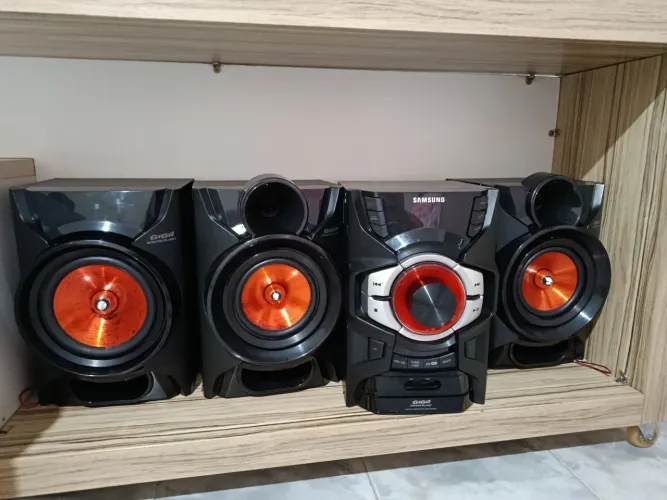 Mini System Samsung Giga Sound Blast, modelo MX-F630. 