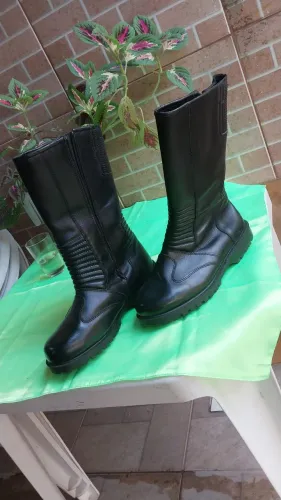 Bota couro número 40