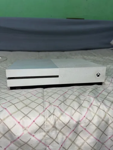 Xbox One S 1TB + 2 Controles + Jogos - Ótimo Estado