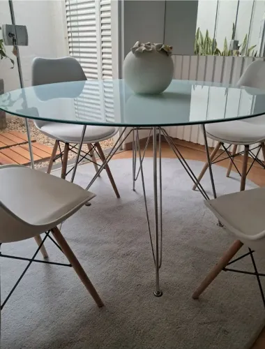 Vendo mesa da tokstok, as cadeiras irão junto