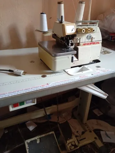 Vendo máquina de overloque