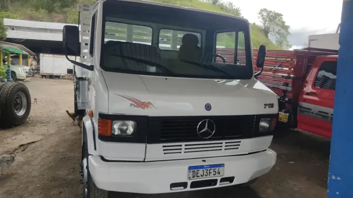 Mercedes 710 Ano 01/02