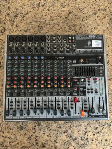 Mesa de Som Behringer Xenyx X1832USB Revisada - USB