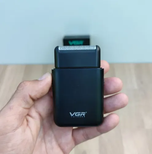 Máquina de barbear VGR Shaver deixa liso igual navalha
