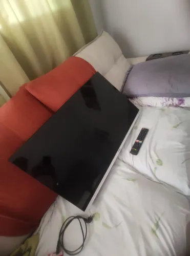 Tv Philco smart 32 ( sem marca de uso, usada poucas vezes )