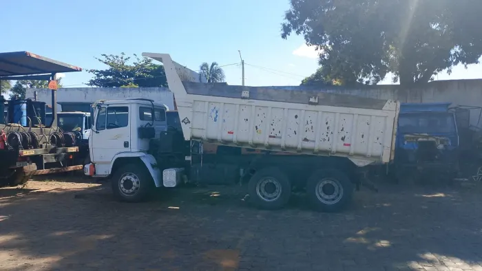 2428 Mercedes caçamba 16 metrôs mineração