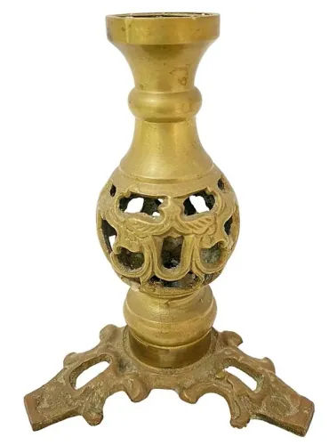Antigo e raro castiçal italiano Barroco circa 1900, em bronze dourado decorado por Palmas