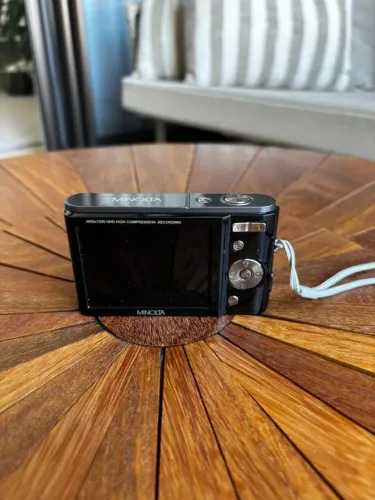 Minolta MND20 44MP, vídeo em 2,7K e zoom digital de 16x - Novíssima (Nunca usada)