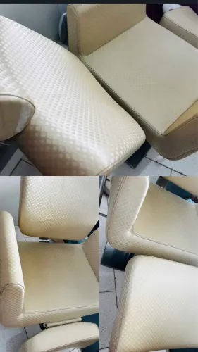 Cadeira para cabeleireiro ou maquiador e conjunto de escovas