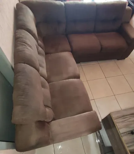 Sofá de Canto Linoforte em Suede - Grande, Confortável e Bem Conservado<br>